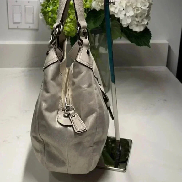 🔥🔥Coach Soho Lynn F17219 Metallic Leather Tote Shoulder Bag - Picture 8 of 14